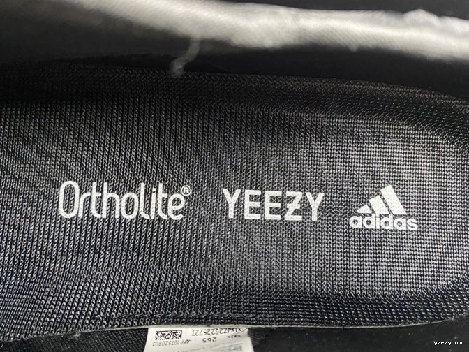 YEEZY ADIDAS H68032 400 1104